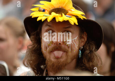 Festival goer del festival Womad 2005 Reading, Berks, Inghilterra. Il 31 luglio 2005 Foto Stock