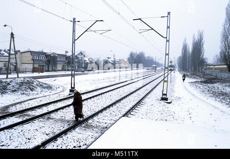 Sloneczna Wolomin stazione ferroviaria nella periferia est di Varsavia 2008 Foto Stock