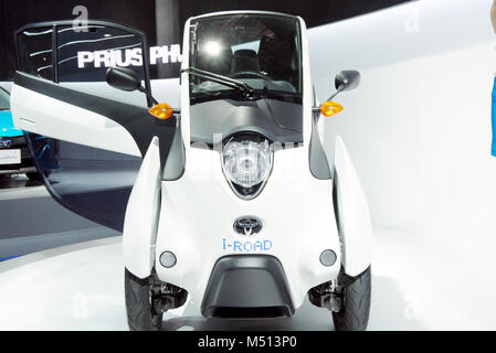 Maggiore noida, India. 14 febbraio 2018. Toyota i-Road la mobilità personale veicolo è sul display in Auto Expo 2018 in maggiore noida, India. Foto Stock