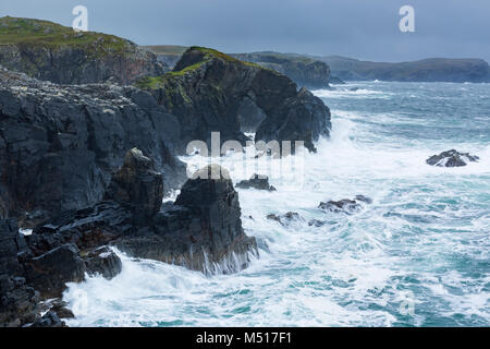 La Stac un' Phris arco naturale in un giorno di tempesta. Vicino Shawbost, isola di Lewis, Ebridi Esterne, Scotland, Regno Unito Foto Stock