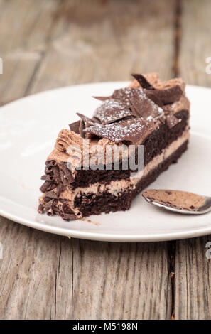 Diavoli umido cibo torta al cioccolato chiamato torta parigina Foto Stock