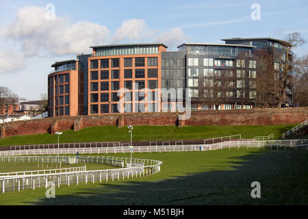 Città di Chester, Inghilterra. Una vista pittoresca del Chester Racecourse che è situata in corrispondenza della Roodee. Foto Stock