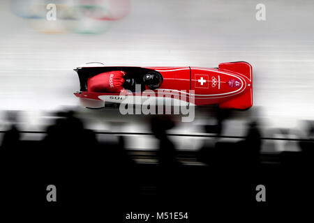 Svizzera di Clemens Bracher in due uomo Bob calore 3 all'Olympic Centro di scorrimento durante il giorno dieci del PyeongChang 2018 Giochi Olimpici Invernali in Corea del Sud. Stampa foto di associazione. Picture Data: lunedì 19 febbraio, 2018. Vedere PA OLIMPIADI storia di Bob. Foto di credito dovrebbe leggere: David Davies/filo PA. Restrizioni: solo uso editoriale. Uso non commerciale. Foto Stock