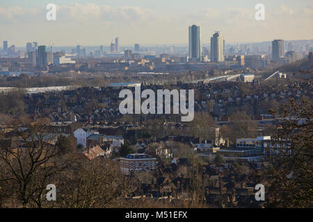 London skyline visto da Alexandra Palace di Londra Nord durante la mattina di sole nebuloso nella capitale. Dotato di: atmosfera dove: Londra, Regno Unito quando: 19 Gen 2018 Credit: WENN.com Foto Stock