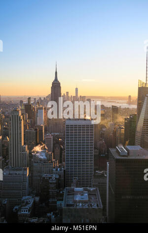 New York skyline della città in Sunset Foto Stock