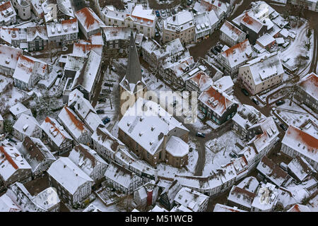 Luftbild, Hattingen-Mitte Sankt Georg chiesa piazza della chiesa nella neve, Hattingen, la zona della Ruhr, Renania settentrionale-Vestfalia, Germania, Europa, Hattingen, Ruh Foto Stock