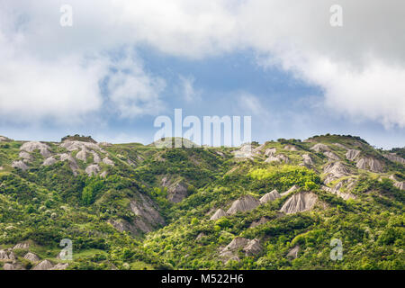 Orrido con montagne di erosione Foto Stock