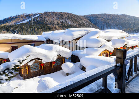 La città della neve, Xue Xiang a Heilongjiang, Cina offre la Cina è davvero il Paese delle Meraviglie invernali. Visualizzazione diurna dà una favola esperienza surreale. Foto Stock