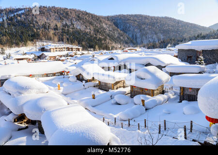 La città della neve, Xue Xiang a Heilongjiang, Cina offre la Cina è davvero il Paese delle Meraviglie invernali. Visualizzazione diurna dà una favola esperienza surreale. Foto Stock