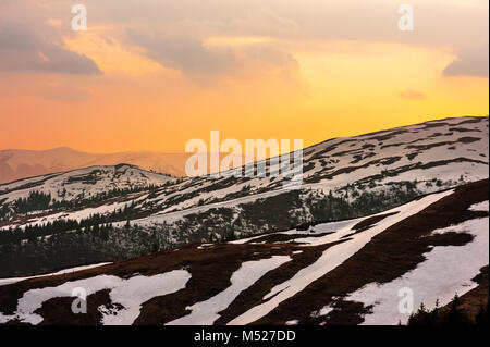Fantastic spring landscape with snow mountain Foto Stock