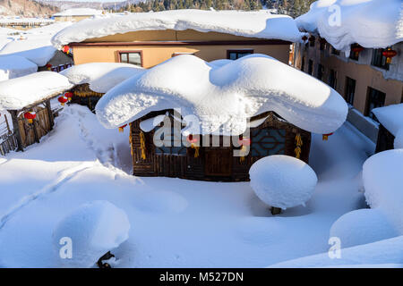 La città della neve, Xue Xiang a Heilongjiang, Cina offre la Cina è davvero il Paese delle Meraviglie invernali. Visualizzazione diurna dà una favola esperienza surreale. Foto Stock