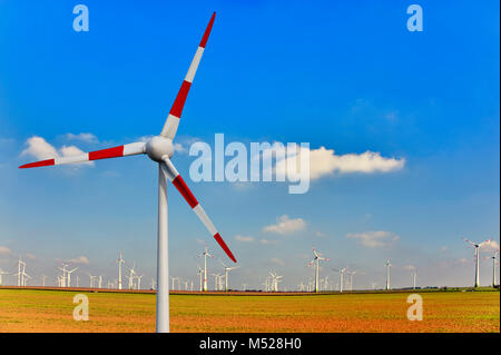 Le turbine eoliche su terreni agricoli,Turingia,Germania Foto Stock