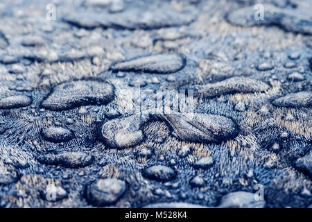Dettagli,cristalli di ghiaccio e acqua congelata scende Foto Stock