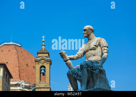 Firenze: GIOVANNI DELLE BANDE NERE monumento. Foto Stock