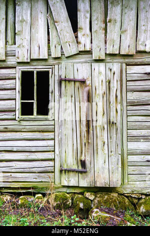 Vecchio legno e meteo battuto barn Foto Stock