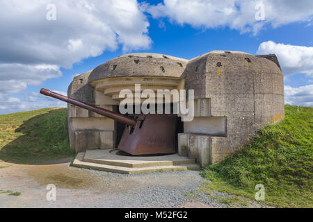 Il vecchio cannone tedesco a Longues-Sur-Mer - Normandia Francia Foto Stock