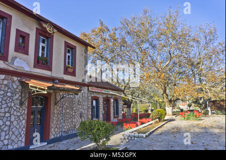 Kalavrita, Grecia, città tradizionale in montagna Foto Stock