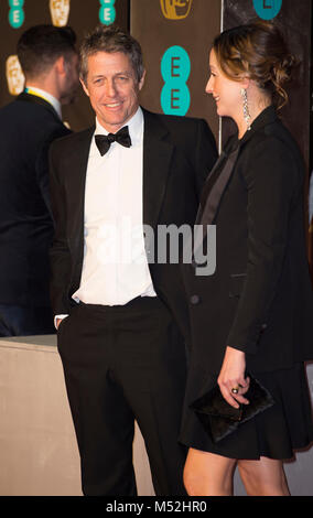 Hugh Grant assiste l'EE British Academy Film Awards (BAFTA) tenutosi presso la Royal Albert Hall il 18 febbraio 2018 a Londra, Inghilterra. Foto Stock