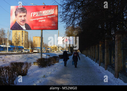 Febbraio 7, 2018. Orel, Russia un banner a sostegno di un candidato per le elezioni presidenziali in Russia dal Partito Comunista (CPRF) Pavel Grudi Foto Stock