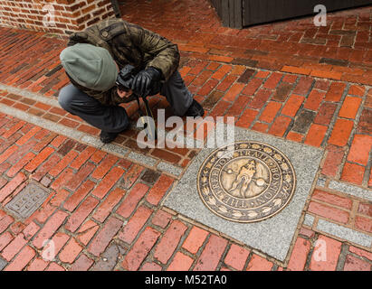 Il sentiero della libertà è un 2,5-miglio-lungo percorso attraverso il centro cittadino di Boston, Massachusetts, che passa da 16 posizioni significative di noi storia. Foto Stock