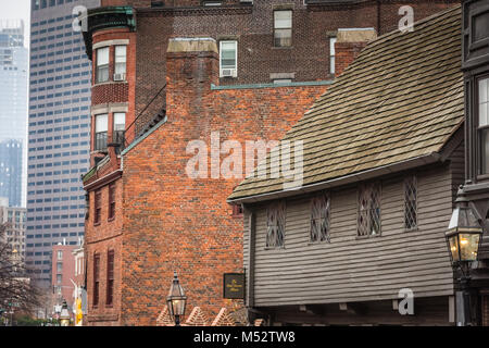 La Paul Revere House di Boston, Massachusetts è stata la casa coloniale di american patriot Paul Revere durante il tempo della Rivoluzione Americana. Foto Stock