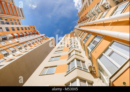 Ampia angolazione di nuovi edifici residenziali Foto Stock