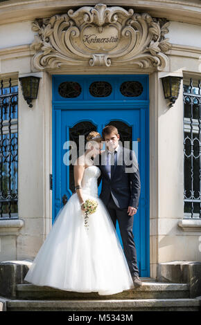 Giovane sposa e lo sposo Foto Stock