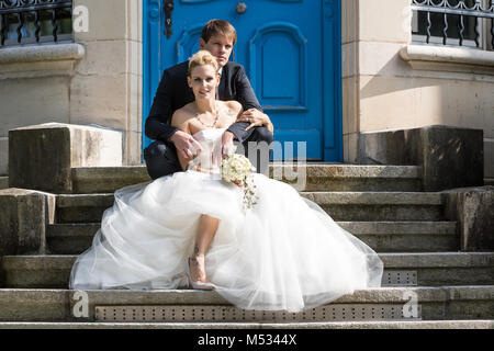 Giovane sposa e lo sposo Foto Stock