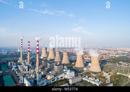 Grande e moderno impianto termoelettrico Foto Stock