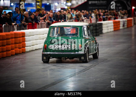 Il Twini - una speciale twin propulsori Mini Cooper S al London Classic Car Show & motorismo storico Show internazionale in Excel Foto Stock