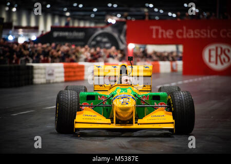 Nigel Mansell alla guida della Benetton 193B F1 auto presso il London Classic Car Show & motorismo storico Show internazionale in Excel Foto Stock