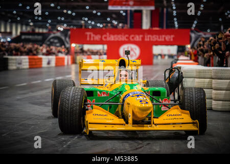 Nigel Mansell alla guida della Benetton 193B F1 auto presso il London Classic Car Show & motorismo storico Show internazionale in Excel Foto Stock