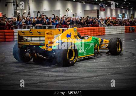 Nigel Mansell alla guida della Benetton 193B F1 auto presso il London Classic Car Show & motorismo storico Show internazionale in Excel Foto Stock