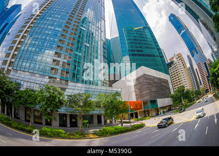 SINGAPORE, Singapore - 30 gennaio. 2018: pubblico Condominio Residenziale complesso edilizio e il centro cittadino dall'alto a Kallang quartiere di Singapore Foto Stock