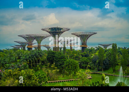 SINGAPORE, Singapore - 01 febbraio 2018: bella vista esterna del giardino botanico, giardini dalla Baia di Singapore Foto Stock