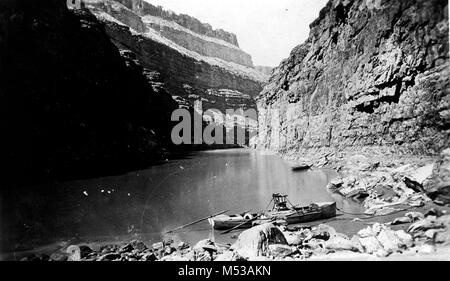 Da John Wesley Powell 2ND EXPEDITION. "IN MARBLE canyon sul fiume Colorado.' POWELL POLTRONA IN BARCA. GRCA 14772. 1872. Grand Canyon Parco Nat storica sul fiume foto. Foto Stock