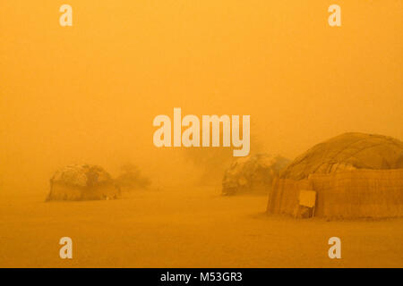 Mali. Gao. Il Sahel. Deserto del Sahara. Progetto del 1985. Persone da Touareg tribù. Nomadi. Tende in tempesta di sabbia. Foto Stock