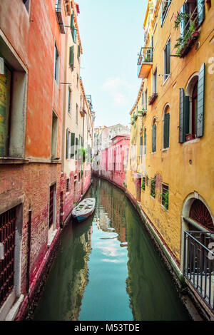 Una stupenda vista del canale nella splendida città di Venezia la scorsa estate in ferie Foto Stock