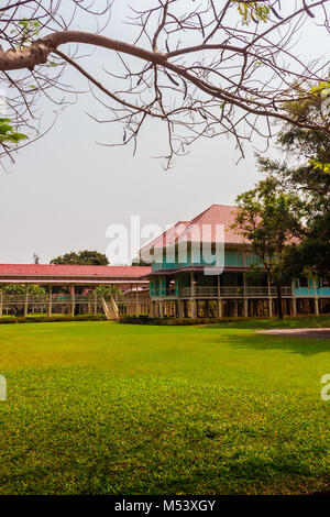 La bella architettura af Mrigadayavan Palace, un ex residenza reale e di attrazione turistica in Cha Am Phetchaburi Provincia, Thailandia. Foto Stock