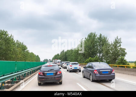 Inceppamento di traffico su autostrada Foto Stock