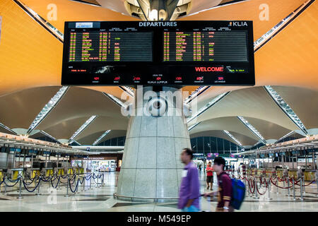 Kuala Lumpur, Malesia. 9 Marzo, 2014. La mattina presto 1:00AM all'Aeroporto Internazionale di Kuala Lumpur (KLIA) in attesa di MH370 news update. © Danny Chan Foto Stock