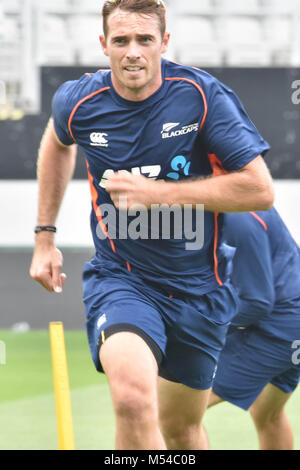 Auckland, Nuova Zelanda. Xx Febbraio 2018. Nuova Zelanda bowler Tim Southee durante la sessione di formazione in vista del T20 finale contro l'Australia di domani Credito: Shirley Kwok/Pacific Press/Alamy Live News Foto Stock