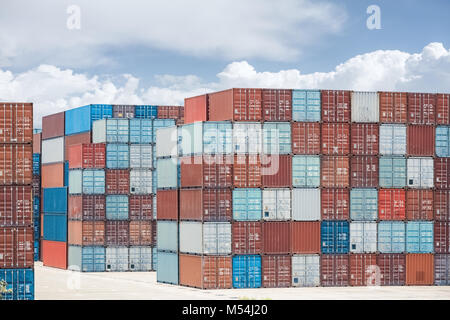 Contenitore cantiere stack Foto Stock