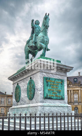 Equestre in bronzo statua di Re Frederik V a Copenaghen. Foto Stock