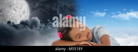 Stanco bambina e di giorno e di notte luna cielo nuvoloso di transizione di contrasto Foto Stock