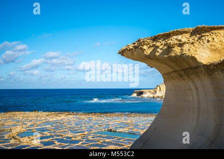 Sale stagni di evaporazione sulla isola di Gozo, Malta Foto Stock