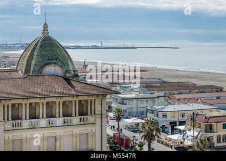 Vista aerea di Viareggio in un giorno nuvoloso, Lucca, Toscana, Italia Foto Stock