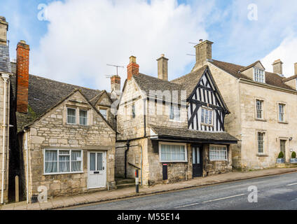 Visite: storica casa in legno e pietra di Cotswold edifici di New Street, Painswick, un villaggio incontaminato nel Gloucestershire Cotswolds Foto Stock