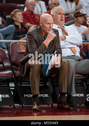 Los Angeles, CA, Stati Uniti d'America. Xvii Feb, 2018. Oregon State assistant coach Kerry Rupp guarda su durante il gioco tra la Oregon State castori vs l'USC Trojans al Galen Center di Los Angeles, California. USC sconfitto Oregon State 72-59.(Credito: Juan Lainez/MarinMedia/Cal Sport Media) Credito: csm/Alamy Live News Foto Stock