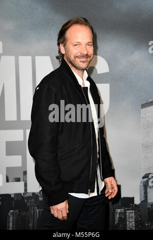 Berlino, Germania. Xx Febbraio 2018. Peter Sarsgaard durante la 'Torre incombente' photocall al 68esimo Festival Internazionale del Cinema di Berlino / Berlinale 2018 il 20 febbraio 2018 a Berlino, Germania. Credito: Geisler-Fotopress/Alamy Live News Foto Stock